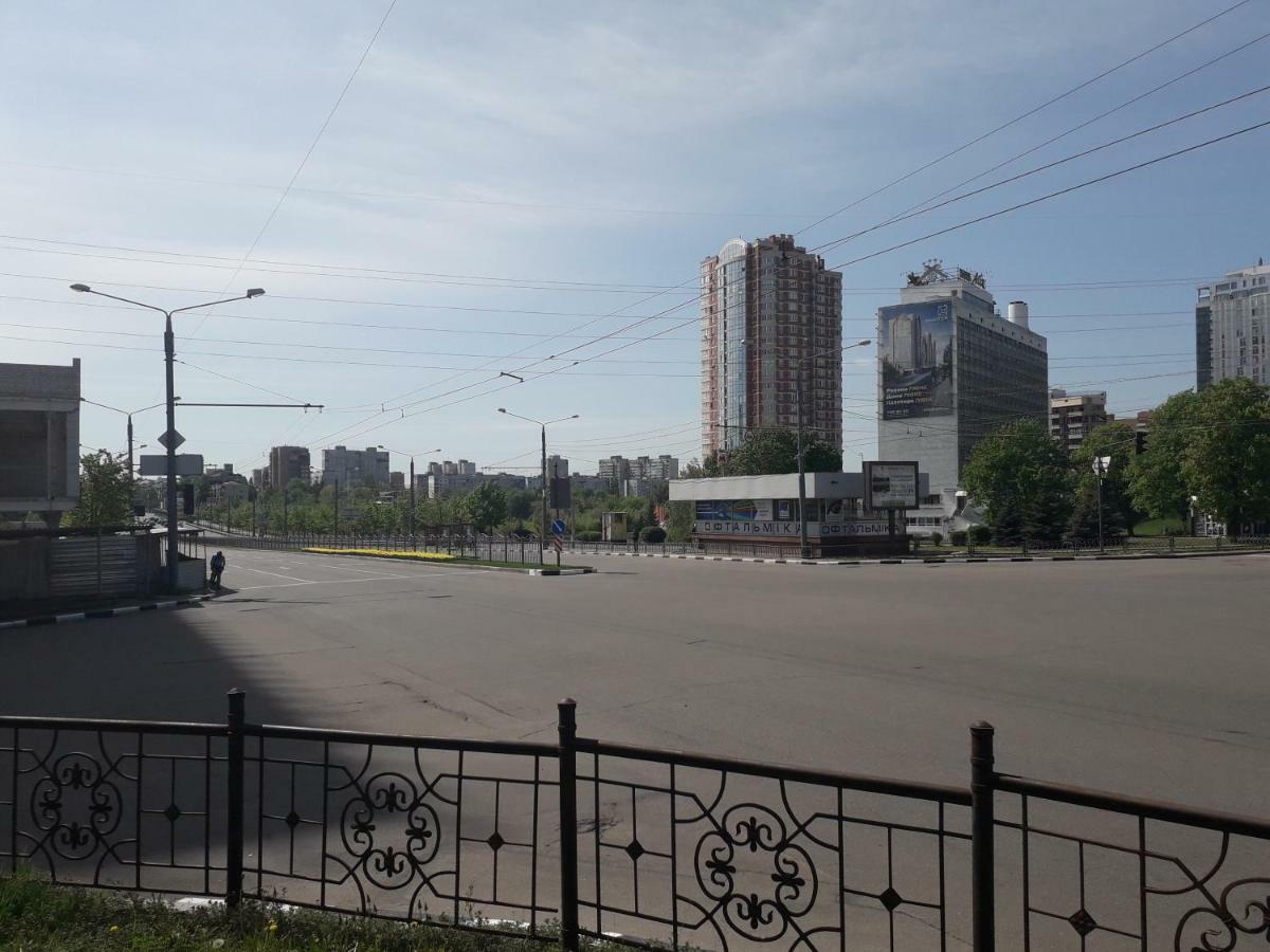 Apartment 30 M2 On Sergei Esenin 11 خاركيف المظهر الخارجي الصورة