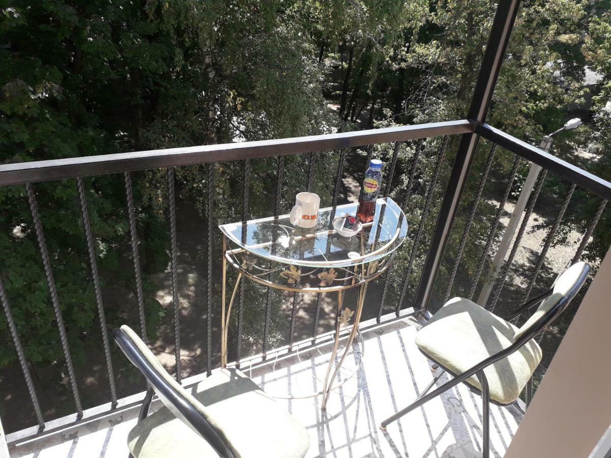 Apartment 30 M2 On Sergei Esenin 11 خاركيف المظهر الخارجي الصورة